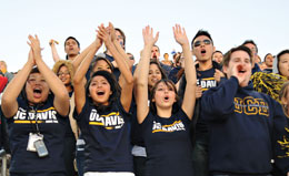 Photo: students cheering at football game